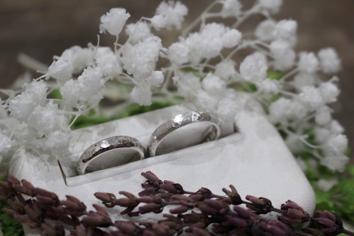 貴金属買取での結婚指輪！高く売るコツなどを解説