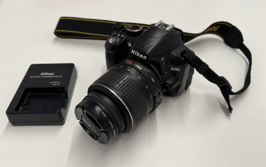 Nikon D3100 一眼レフカメラ