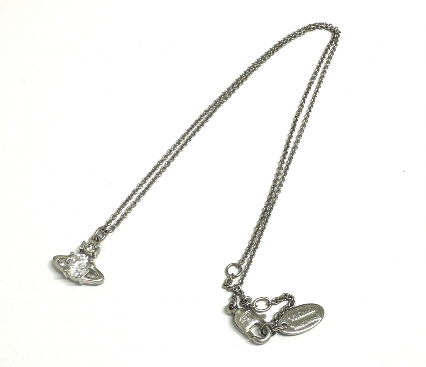 Vivienne Westwood(ヴィヴィアンウエストウッド)  オーブ ネックレス