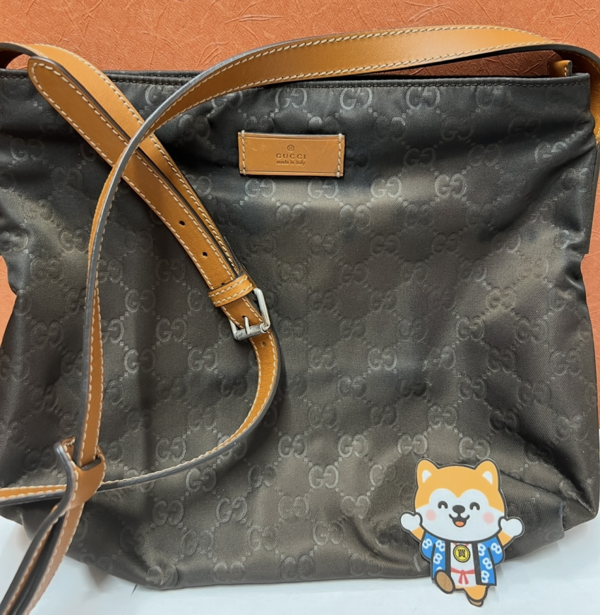 GUCCI　GGキャンバス　ショルダーバッグ