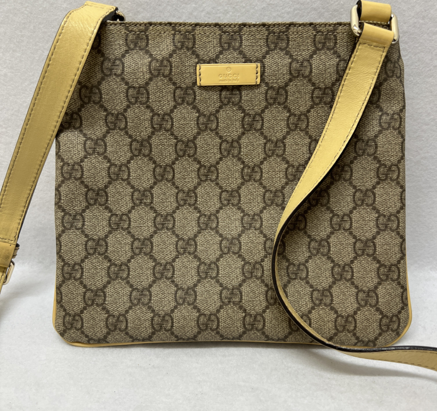 GUCCI（グッチ）サコッシュ ショルダー バッグ レザー