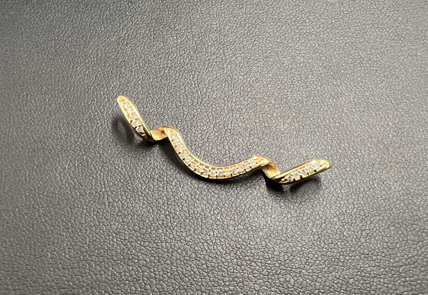 K18刻印　メレダイヤ付き　ペンダントトップ