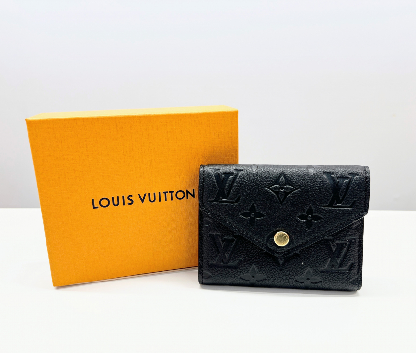 ルイヴィトン　ヴィクトリーヌ　ウォレット　モノグラム　アンプラント　レザー