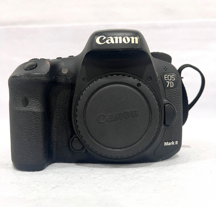 Canon　キャノン　EOS　7D　MarkⅡ　カメラ　デジタル　一眼　レフ　　
