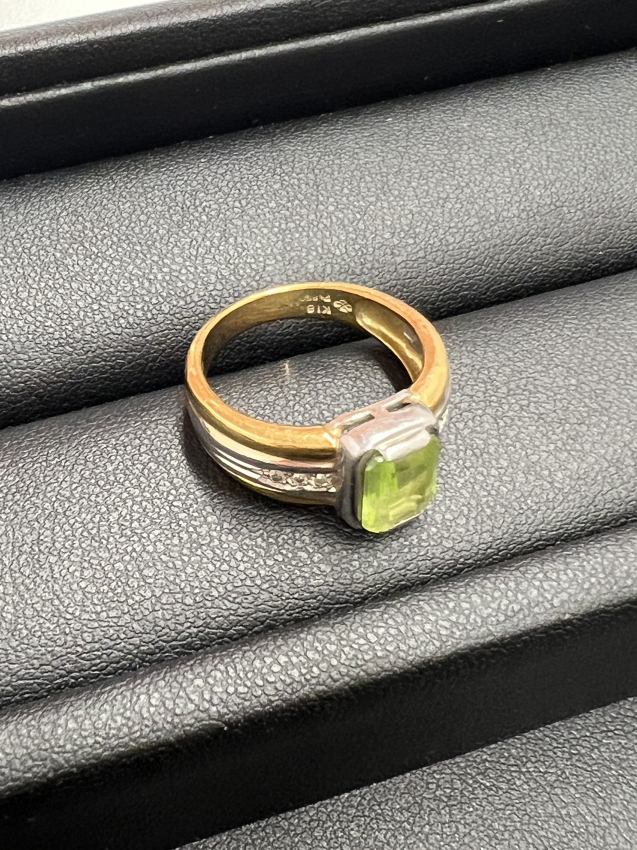 18金　リング　黄緑石付き　アクセサリー　K18刻印