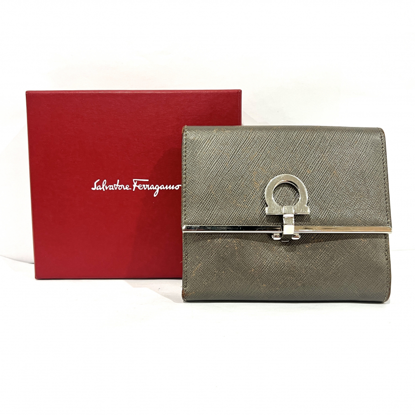 Ferragamo フェラガモ ガンチーニ 財布 二つ折り