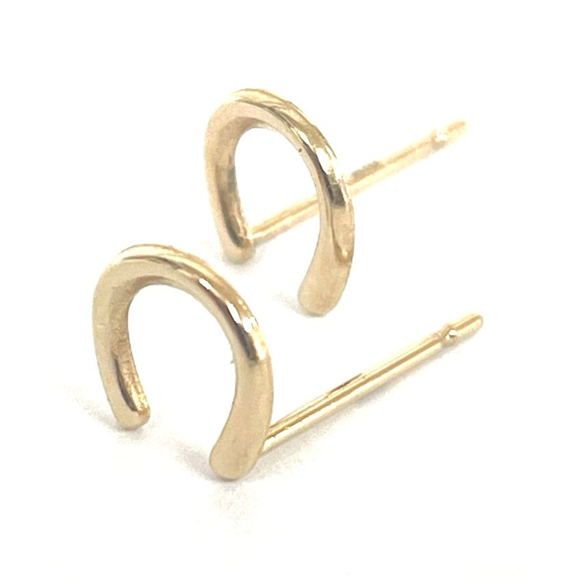 K10　馬蹄　ホースシュー　ピアス