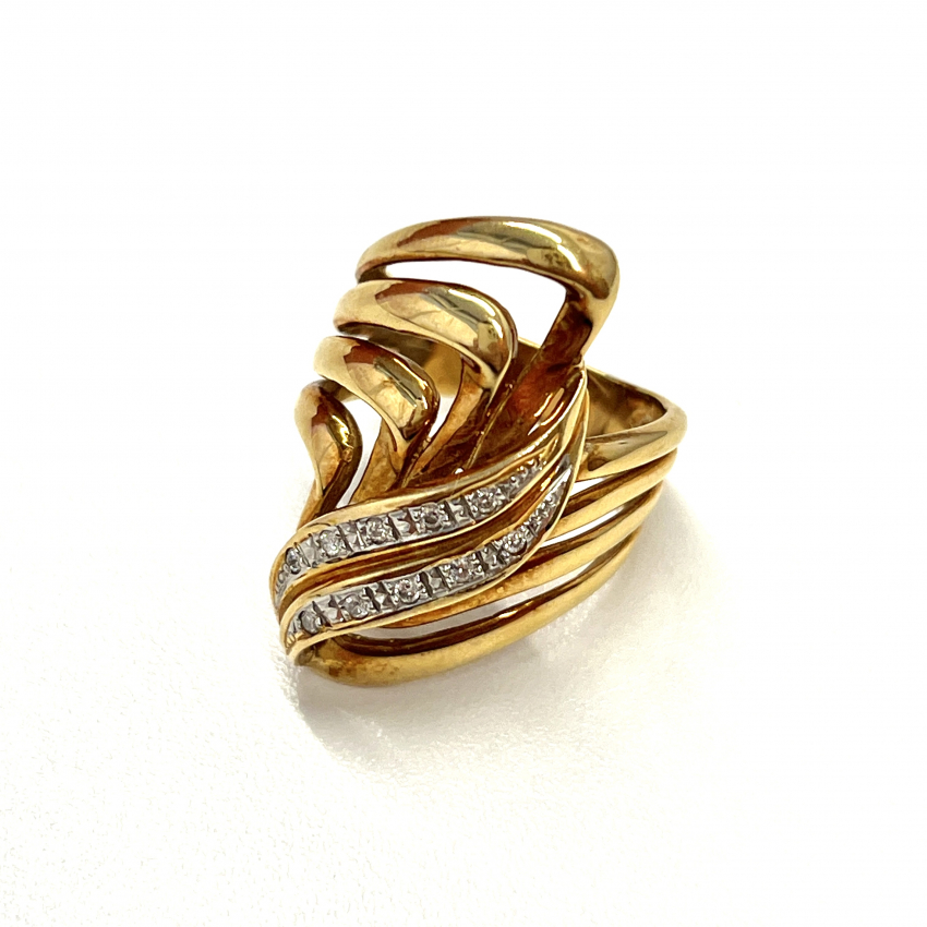 メレダイヤ付き　0.5ct　18金　リング　アクセサリー