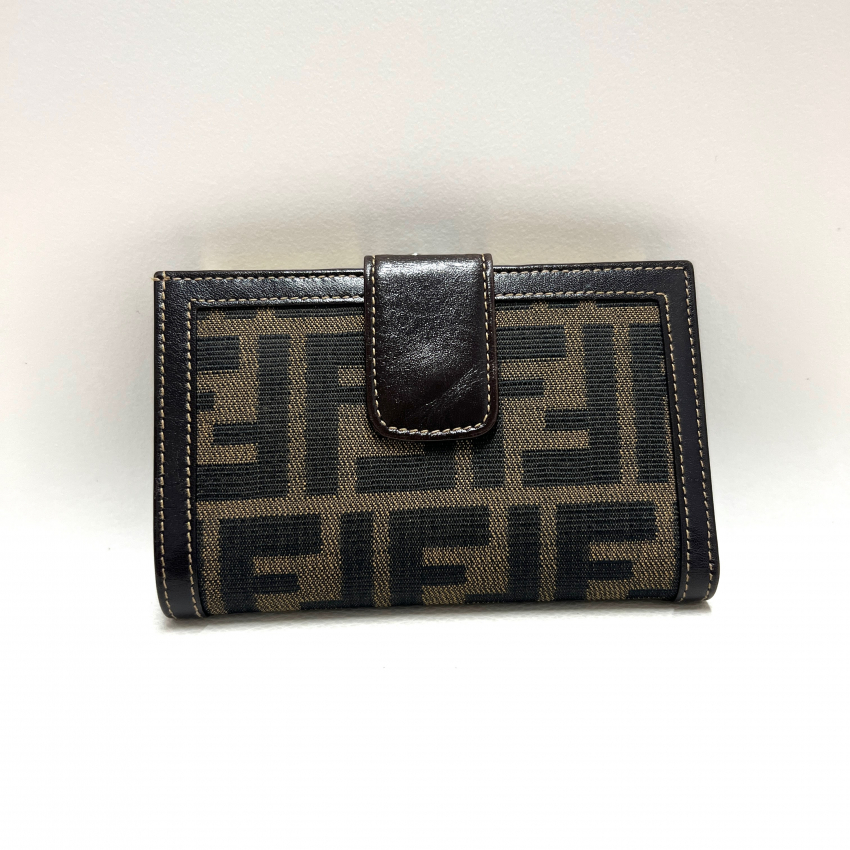 フェンディ　ズッカ　折り財布