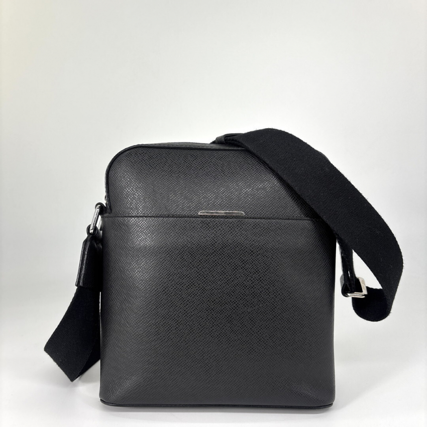Louis Vuitton（ルイヴィトン）　タイガ　ショルダーバッグ