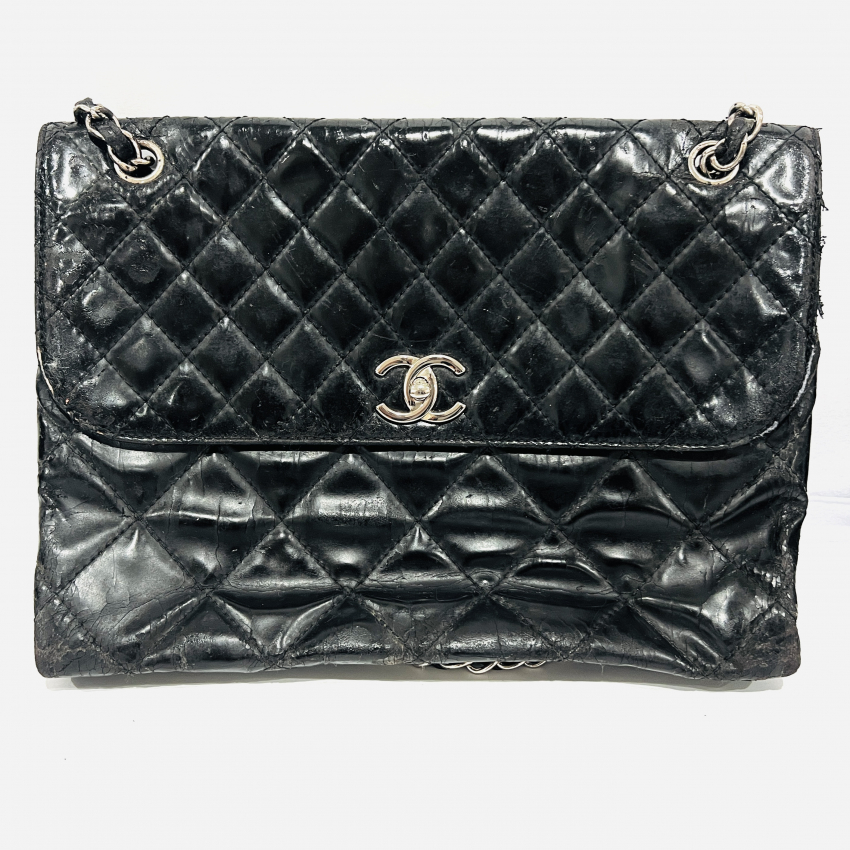 CHANEL　キルティングチェーンショルダーバッグ